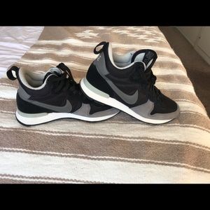 nike internationalist mid